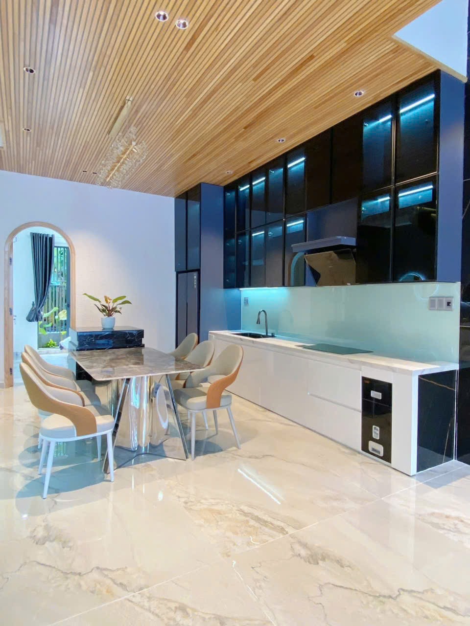 Bán nhà 3 mê Nguyễn Quang Diêu Hoà Xuân bếp Acrylic hiện đại