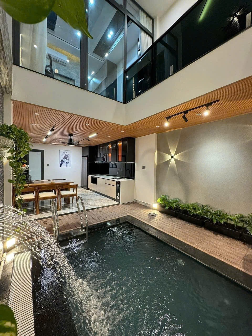 Hồ bơi riêng trong nhà mặt tiền Hưng Hóa 5 Hải Châu