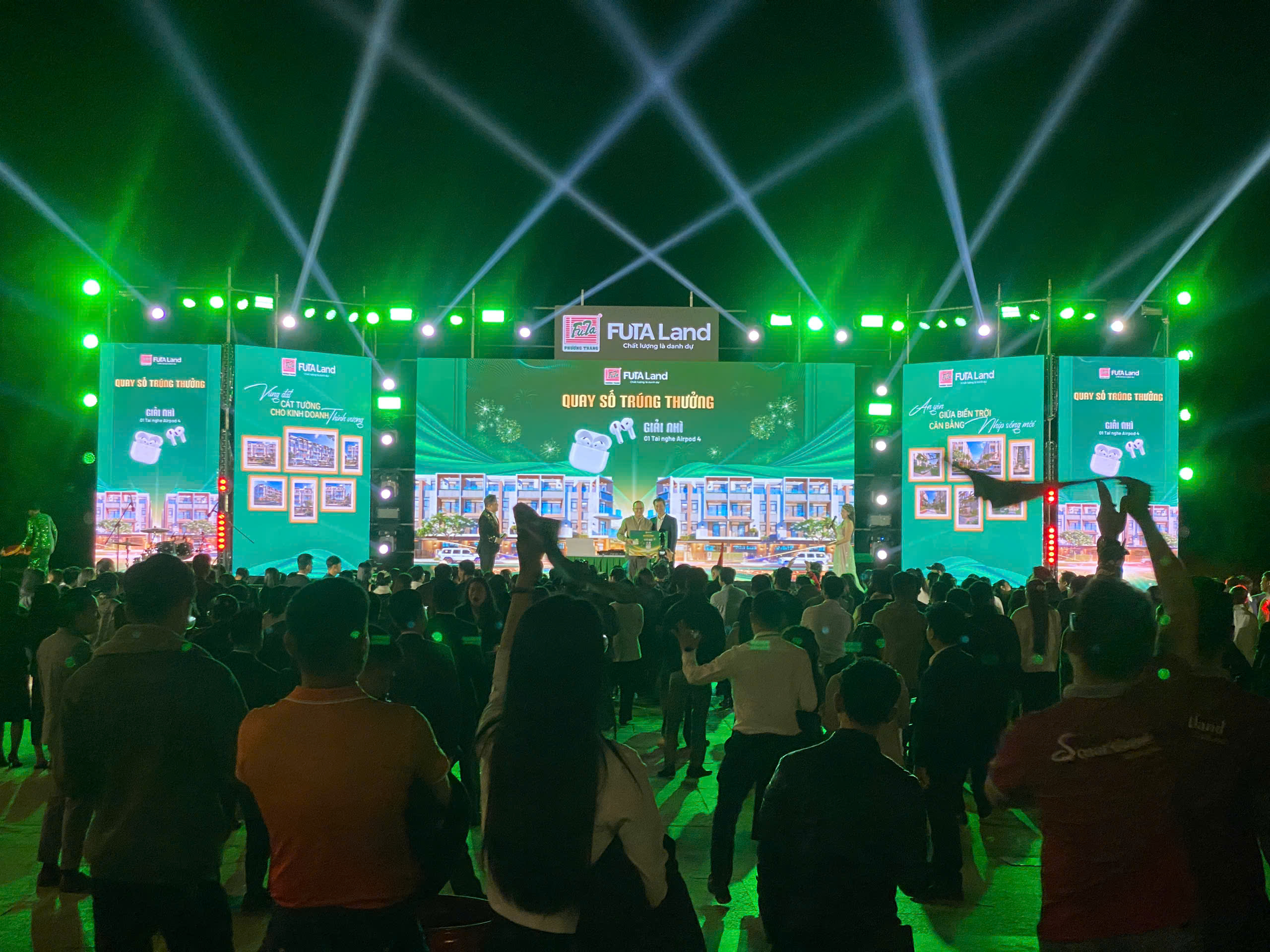 Lễ trao thưởng cho chiến binh may mắn