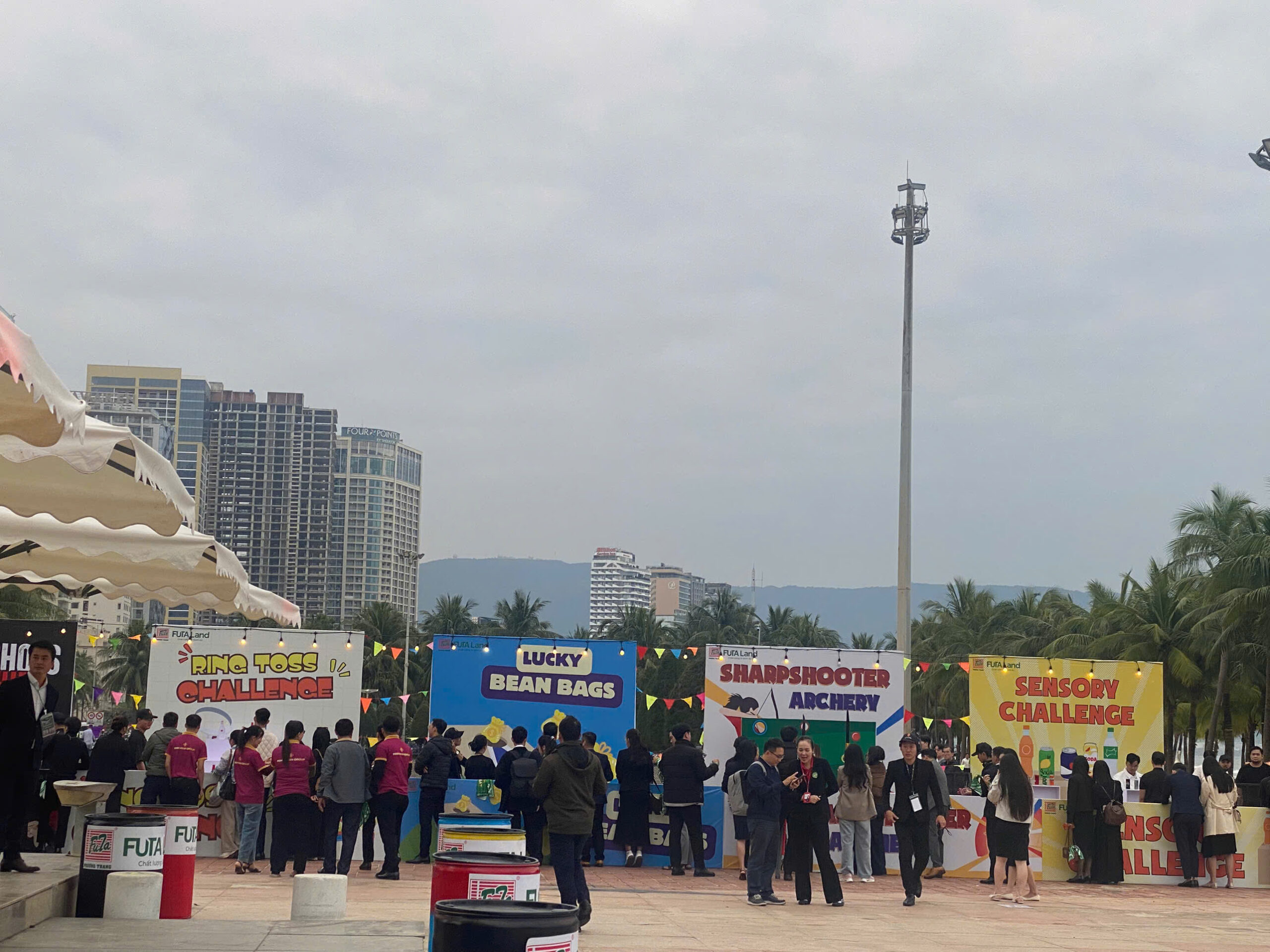 Gian hàng mini game , chơi game là có quà