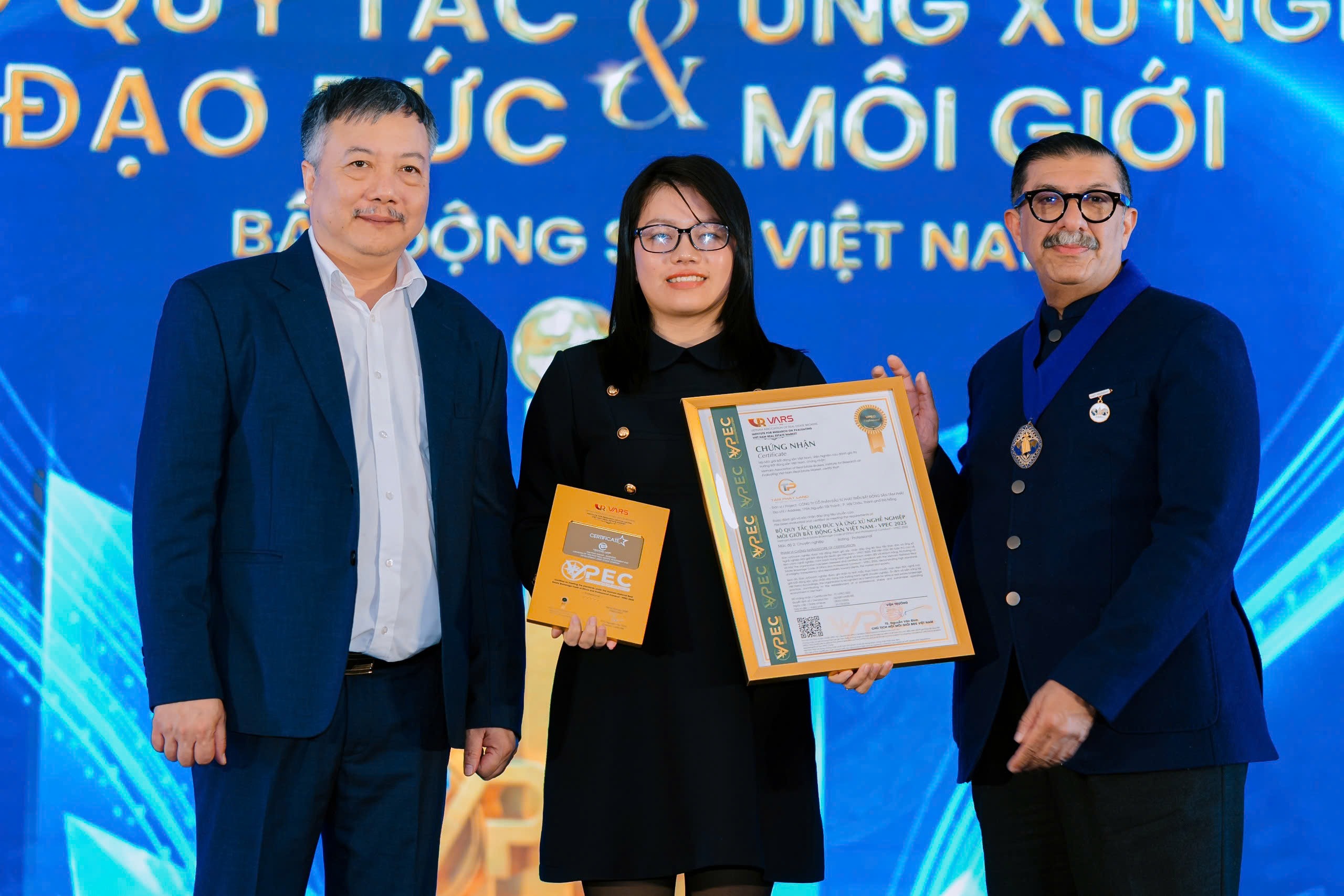 Lễ trao chứng nhận VPEC 2025 cho Tâm Phát Land Lễ trao chứng nhận VPEC 2025 cho Tâm Phát Land